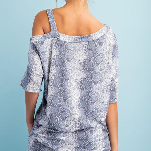 Snake Print Cropped Shoulder Top - Picture 3 of 4